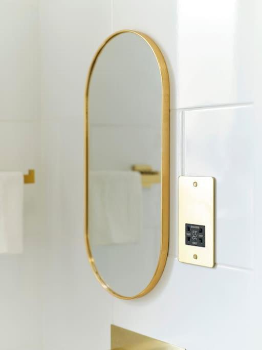 Rofennie Suite -Luxury Ensuite Room! Maidstone Exterior foto