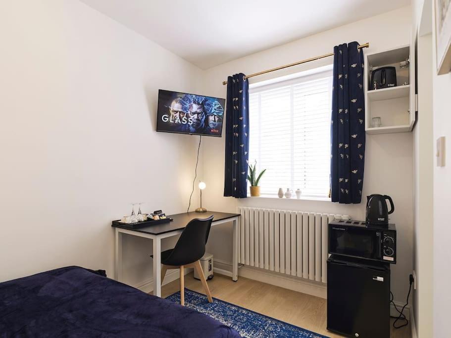 Rofennie Suite -Luxury Ensuite Room! Maidstone Exterior foto