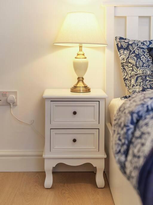 Rofennie Suite -Luxury Ensuite Room! Maidstone Exterior foto