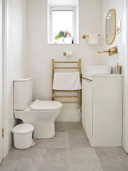 Rofennie Suite -Luxury Ensuite Room! Maidstone Exterior foto